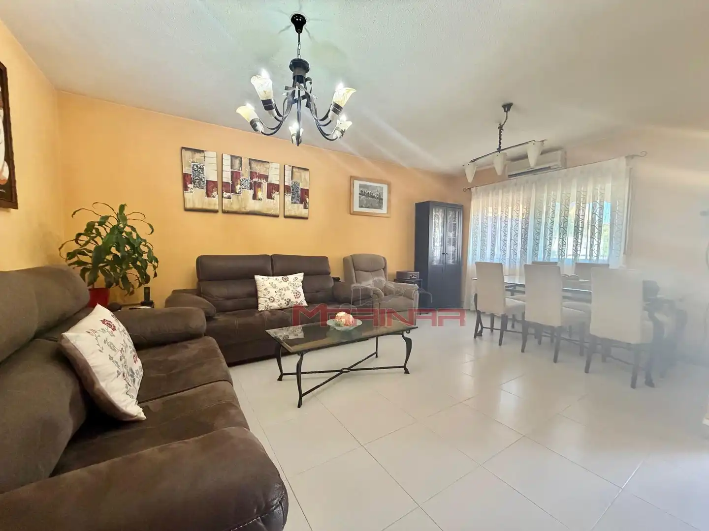 Sala de estar de Casa adosada en venta en Seseña con Aire acondicionado, Calefacción y Jardín privado