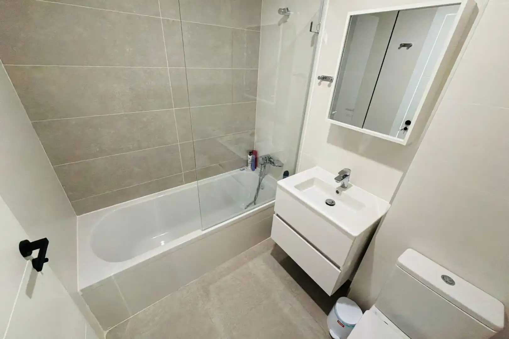 Bany de Apartament de lloguer en Fuengirola amb Balcó