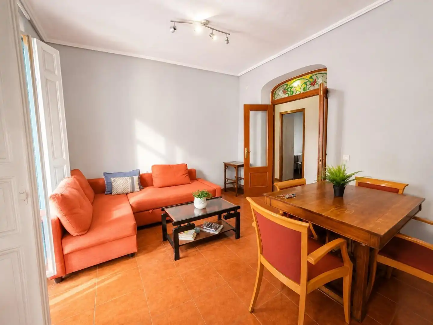 Wohnzimmer von Wohnung zur Miete in Madrid mit Heizung, Möbliert und Balkon