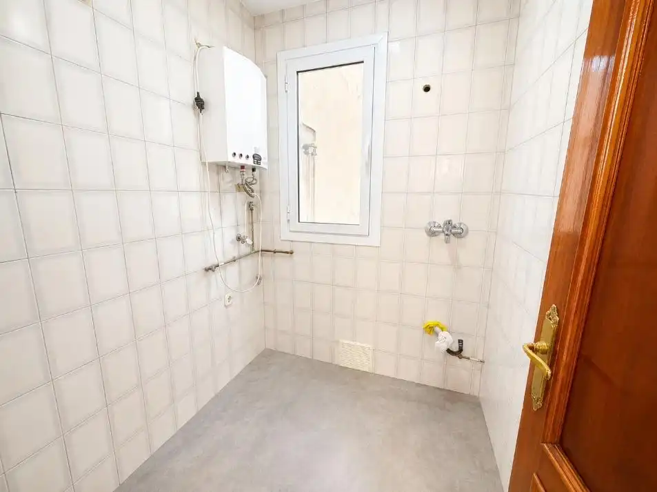 Badezimmer von Büro zur Miete in Madrid mit Klimaanlage