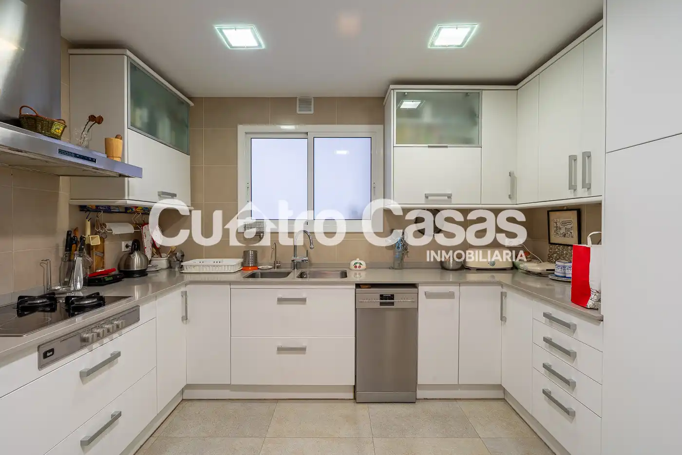 Cuina de Pis en venda en Barcelona amb Aire condicionat, Calefacció i Moblat