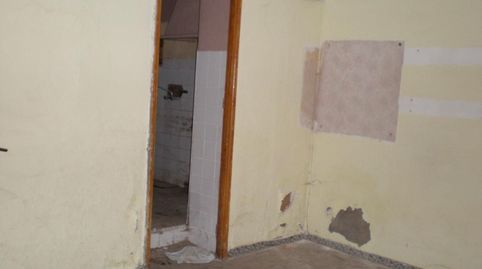 Casa compuesta por: Casa con proyecto echo para tres plantas, la casa es vieja, tiene 3 dormitorios, cocina, salón-comedor y patio, imatge 4
