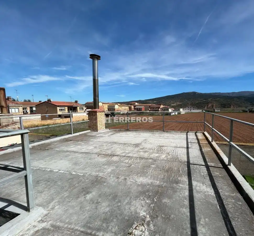Terraza de Casa adosada en venta en Baños de Río Tobía con Aire acondicionado, Calefacción y Parquet
