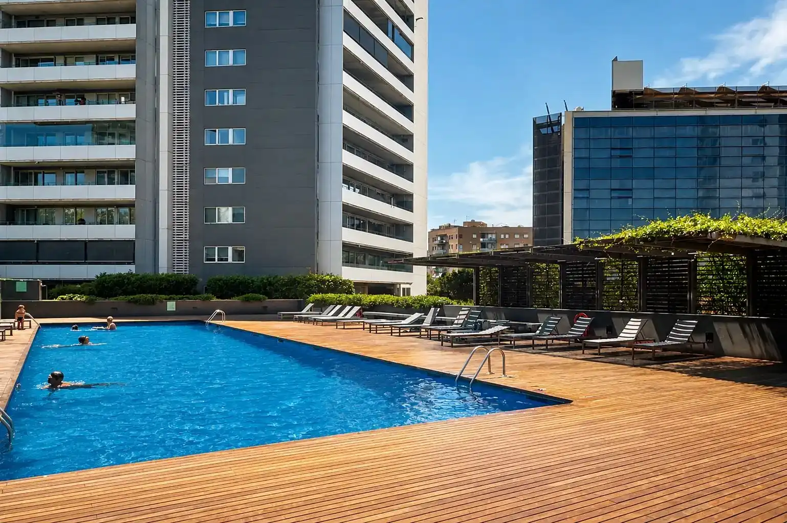 Schwimmbecken von Wohnung zum Verkauf in Barcelona mit Klimaanlage, Terrasse und Möbliert