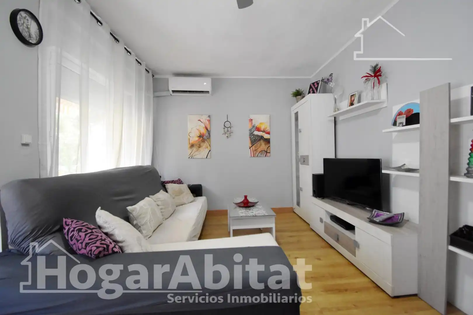 Sala d'estar de Pis en venda en Oliva amb Aire condicionat, Terrassa i Moblat