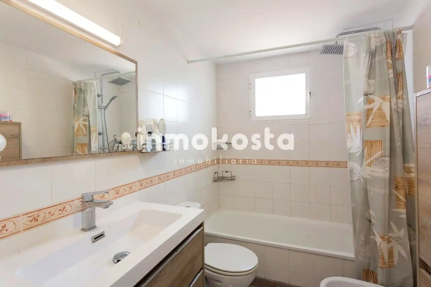 Badezimmer von Einfamilien-Reihenhaus zum Verkauf in La Nucia mit Klimaanlage, Privatgarten und Terrasse