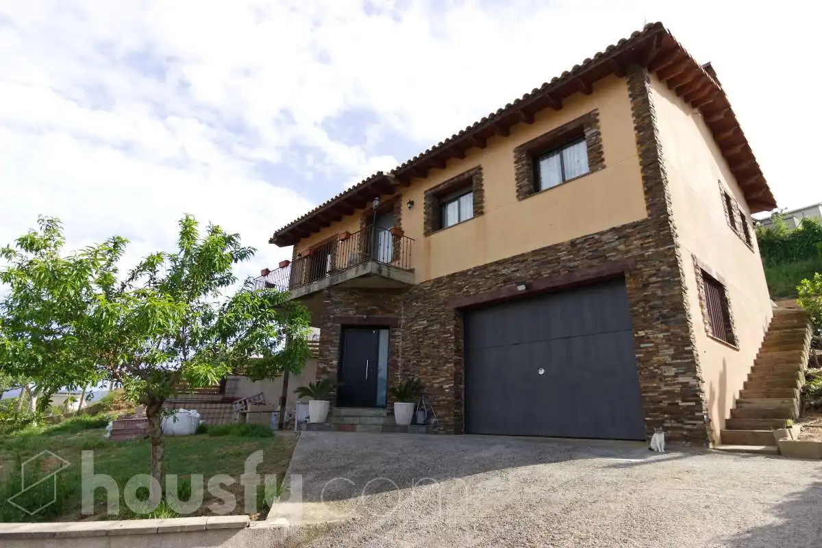 Casa amb terrassa en venda a Carrer de Miguel Àngel .