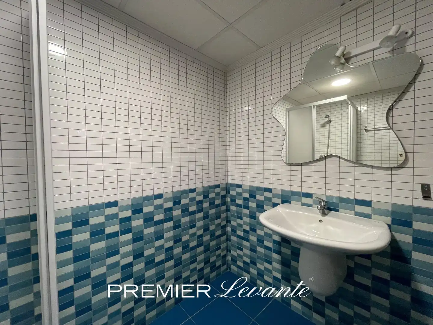 Badezimmer von Wohnung zur Miete in Alicante / Alacant mit Klimaanlage, Terrasse und Abstellraum