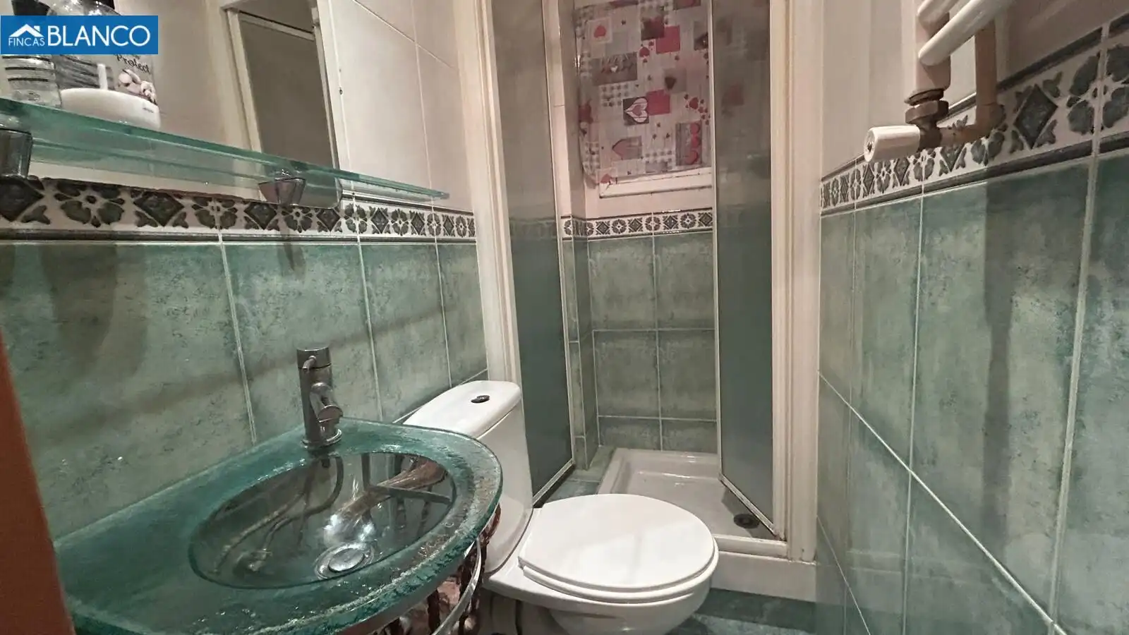 Baño de Piso en venta en L'Hospitalet de Llobregat con Aire acondicionado, Calefacción y Alarma