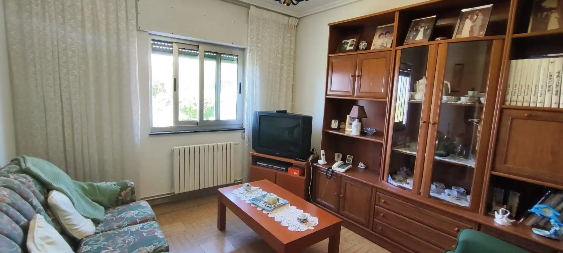 Sala d'estar de Casa o xalet en venda en Polanco amb Calefacció, Jardí privat i Traster
