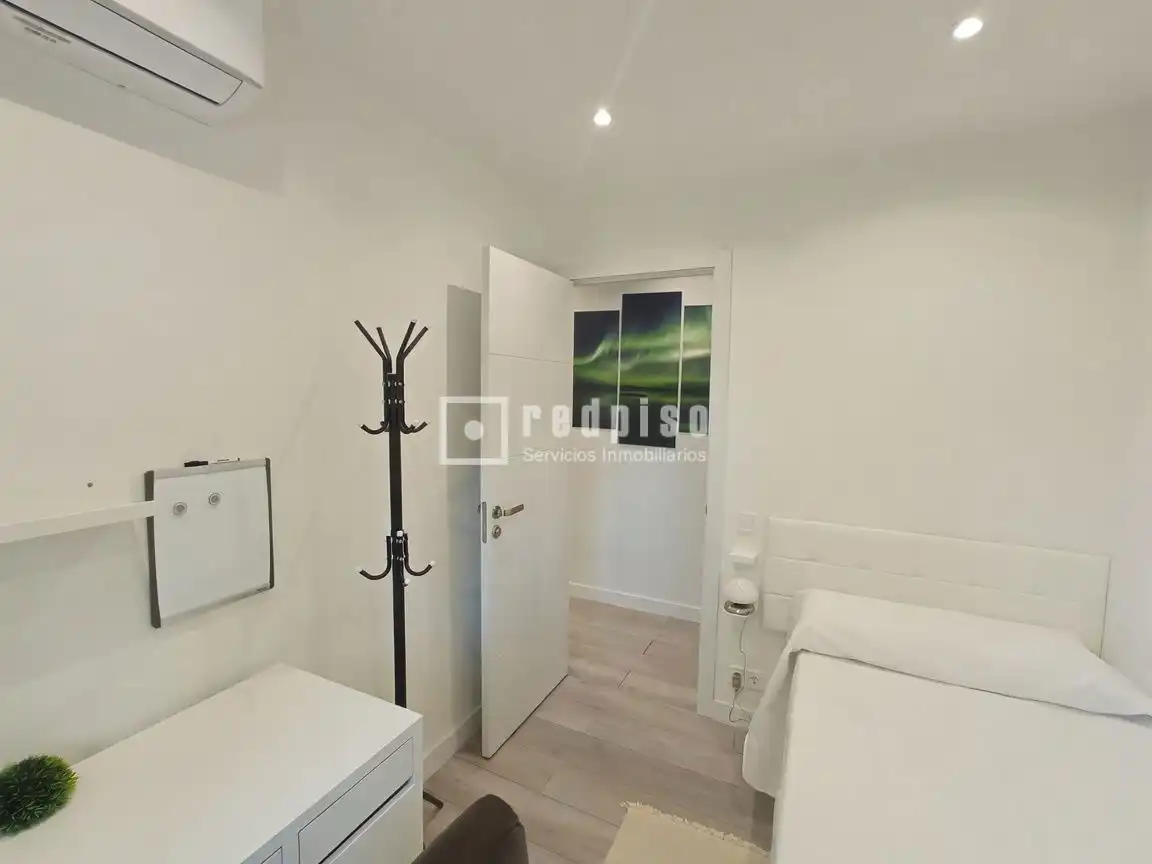 Schlafzimmer von Wohnung zur Miete in Madrid mit Klimaanlage, Heizung und Parkett