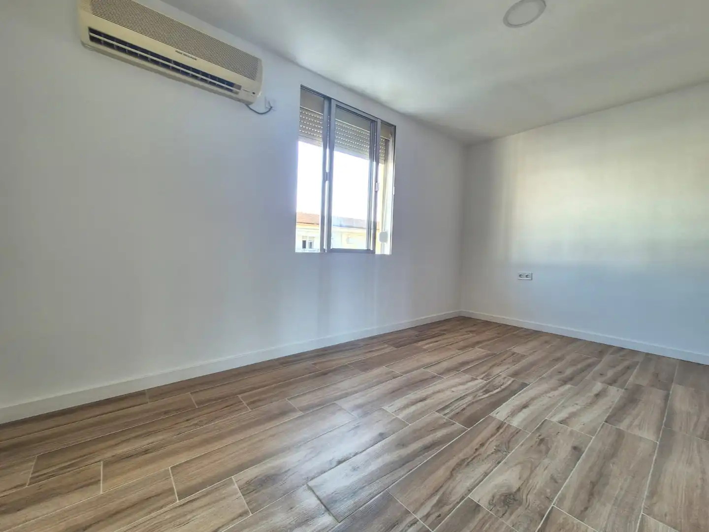 Wohnung zur Miete in Calle Ciudad de Paterna, 10, Parque Alcosa