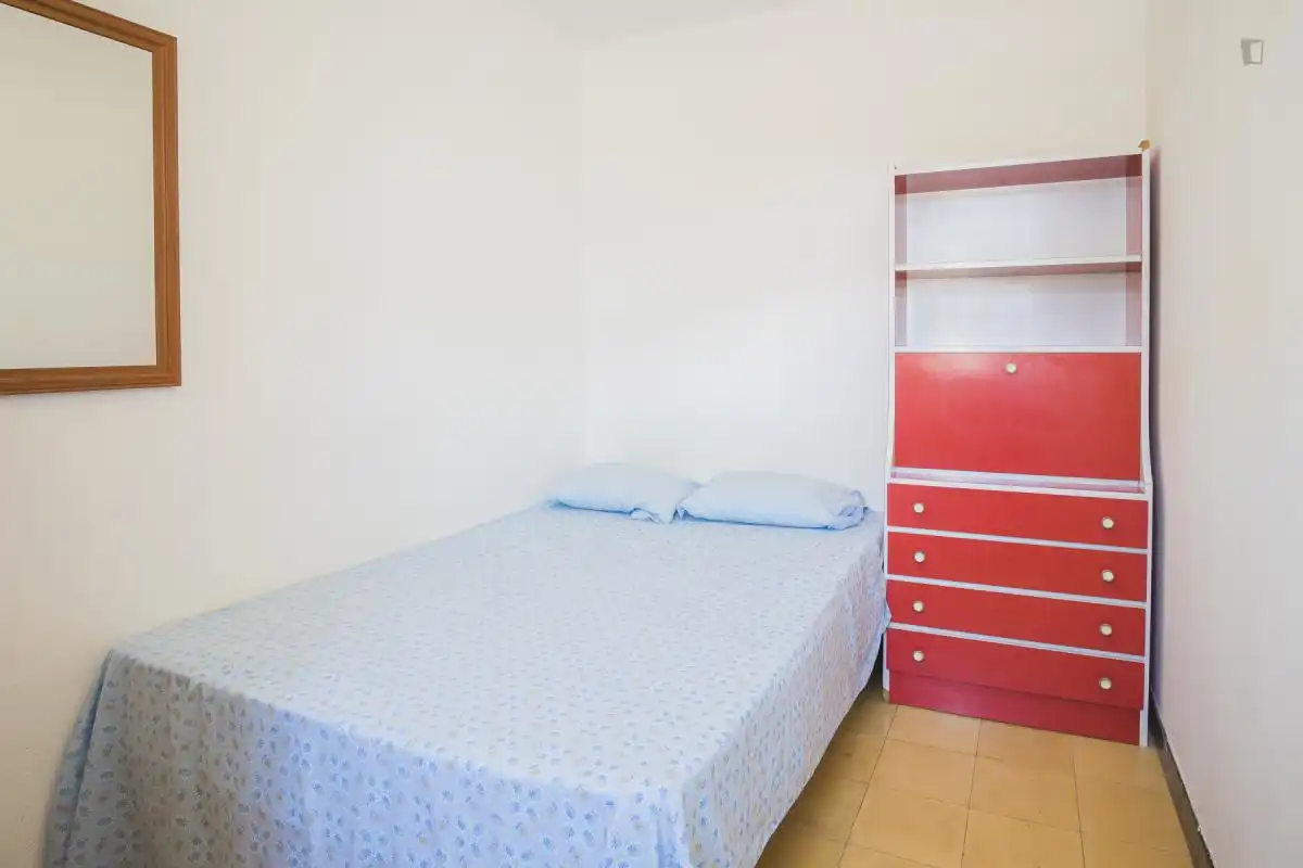 Habitación de Apartamento para compartir en L'Hospitalet de Llobregat con Amueblado, Horno y Lavadora