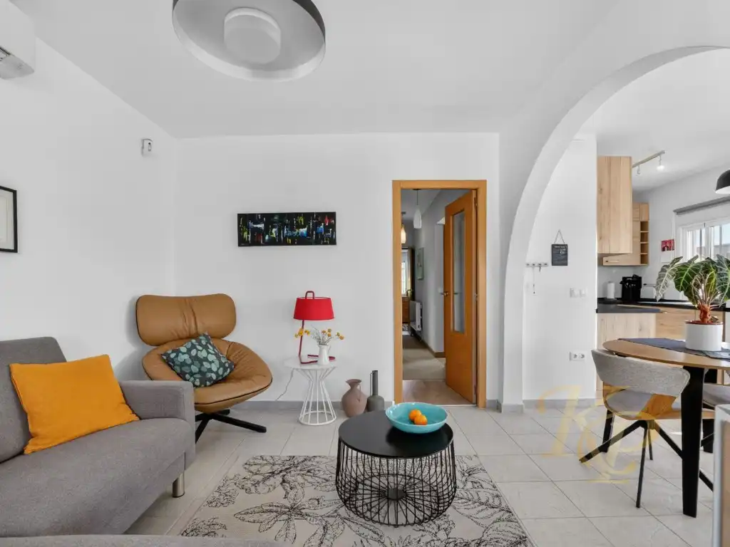 Sala d'estar de Casa o xalet en venda en Torrevieja amb Aire condicionat, Moblat i Forn