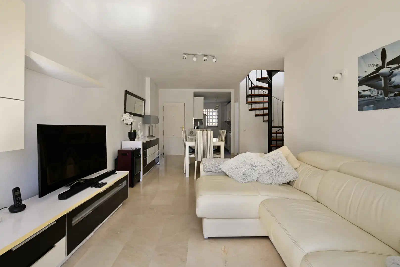 Sala d'estar de Dúplex en venda en Mijas amb Terrassa, Piscina i Moblat