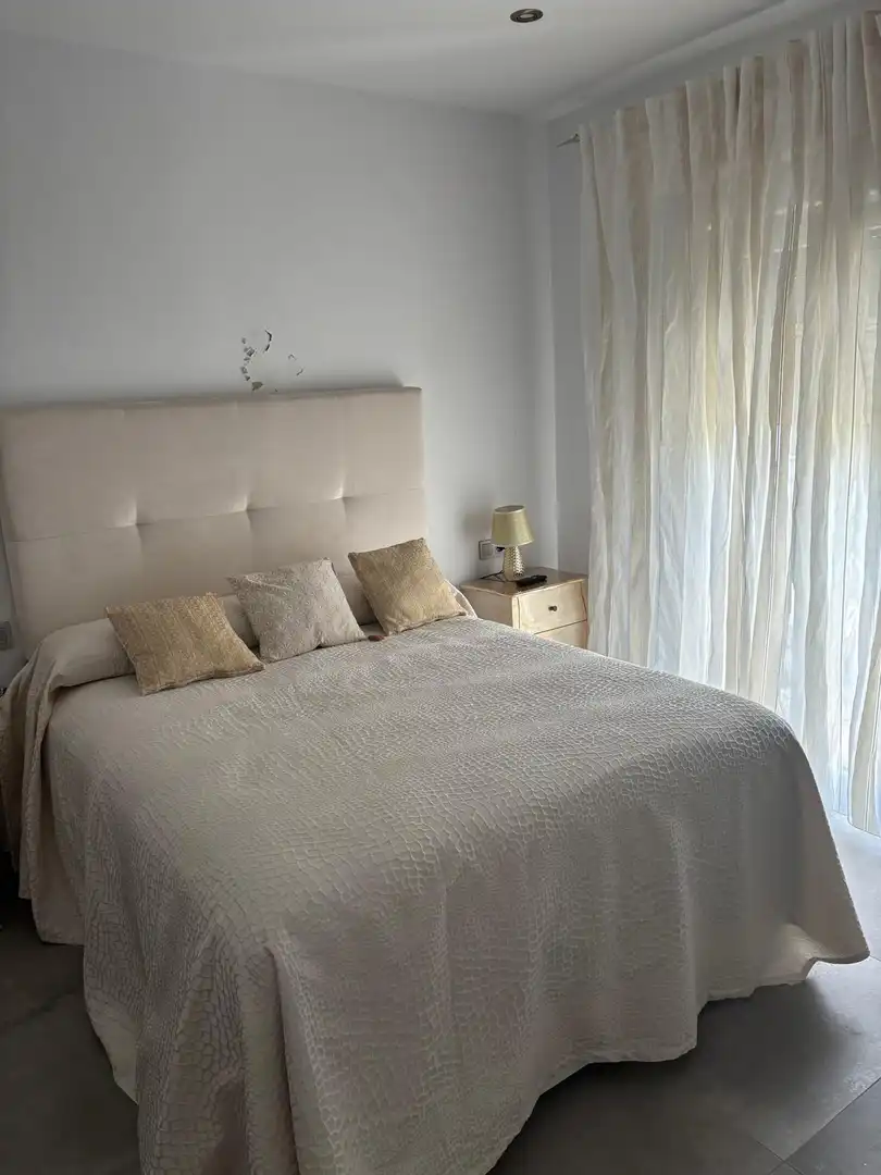 Habitación de Casa o chalet en venta en Chiclana de la Frontera con Aire acondicionado, Calefacción y Jardín privado