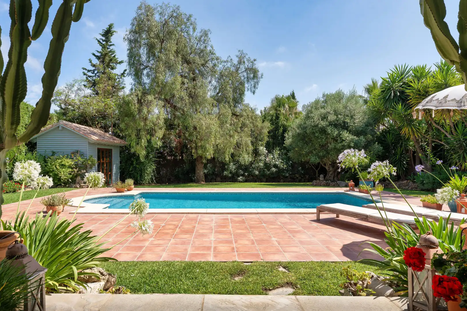 Piscina de Casa o chalet en venta en Marbella con Aire acondicionado, Jardín privado y Terraza