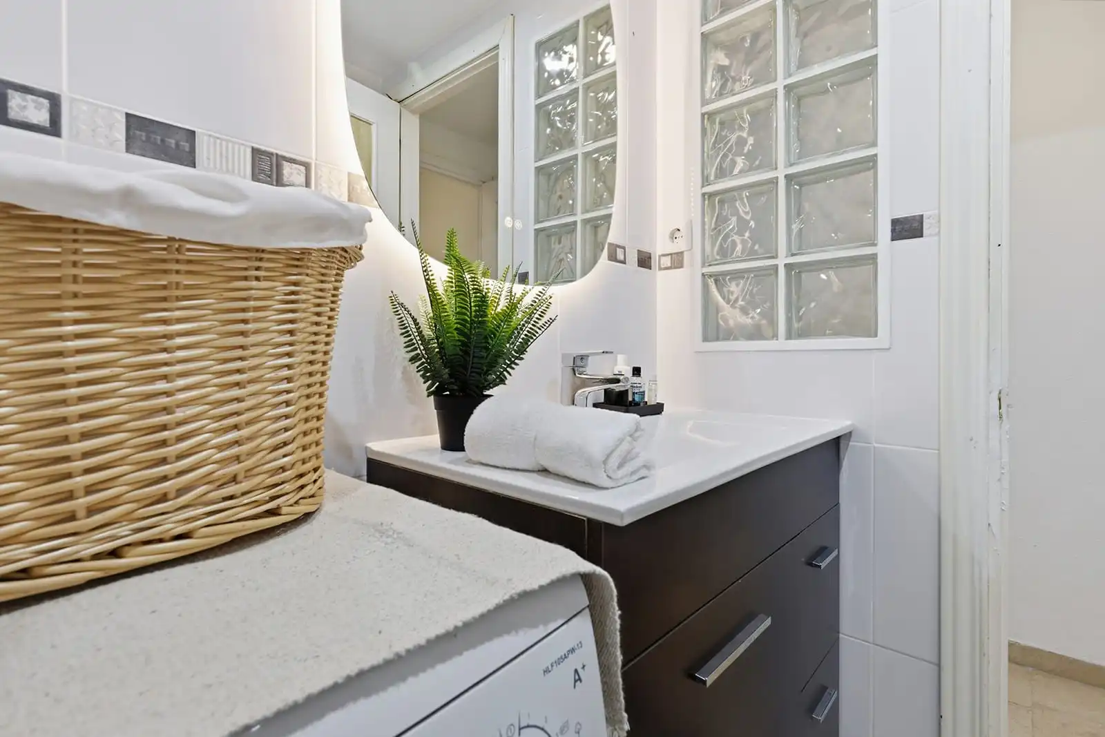 Baño de Apartamento de alquiler en Estepona con Terraza y Amueblado