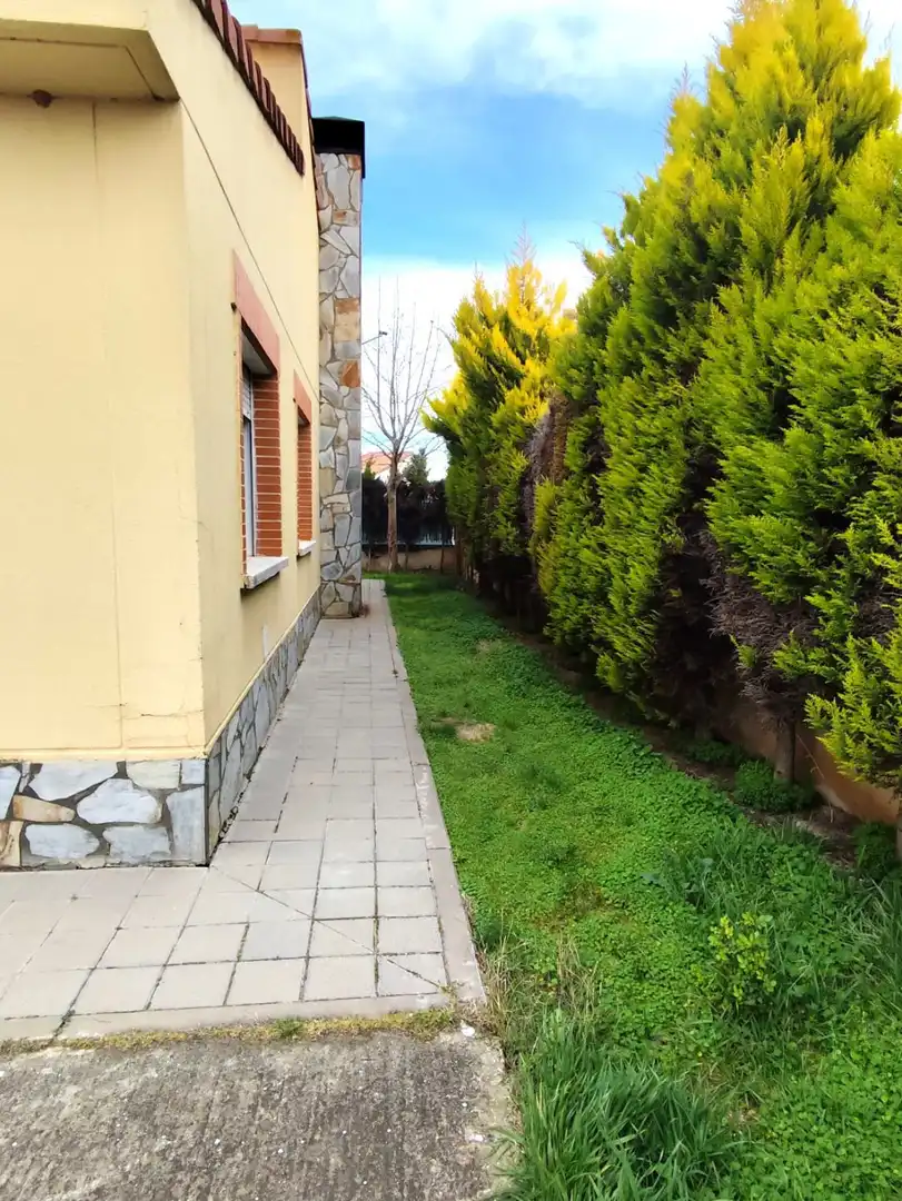 Jardín de Casa o chalet en venta en San Miguel del Pino con Calefacción