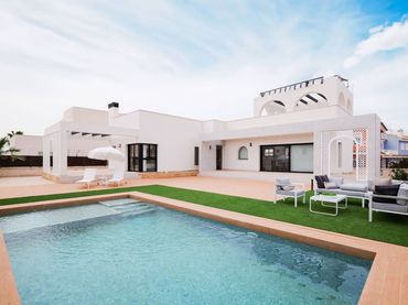 Chalet con piscina en venta en Rojales