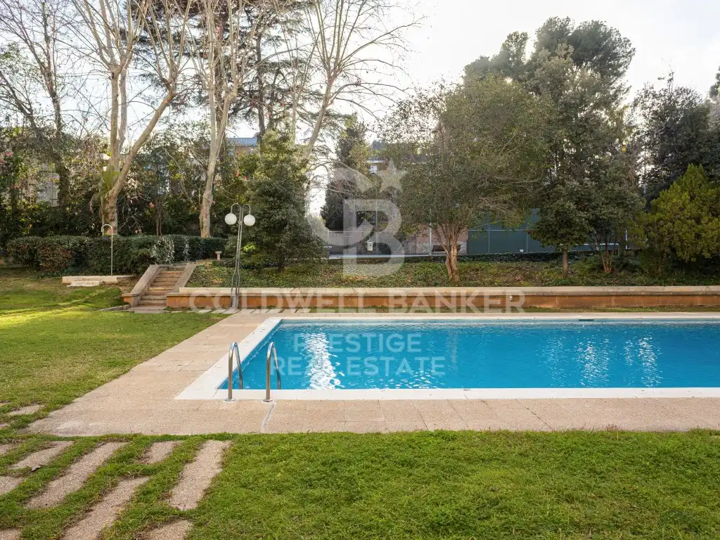 Piscina de Piso en venta en Barcelona con Jardín privado, Terraza y Piscina comunitaria
