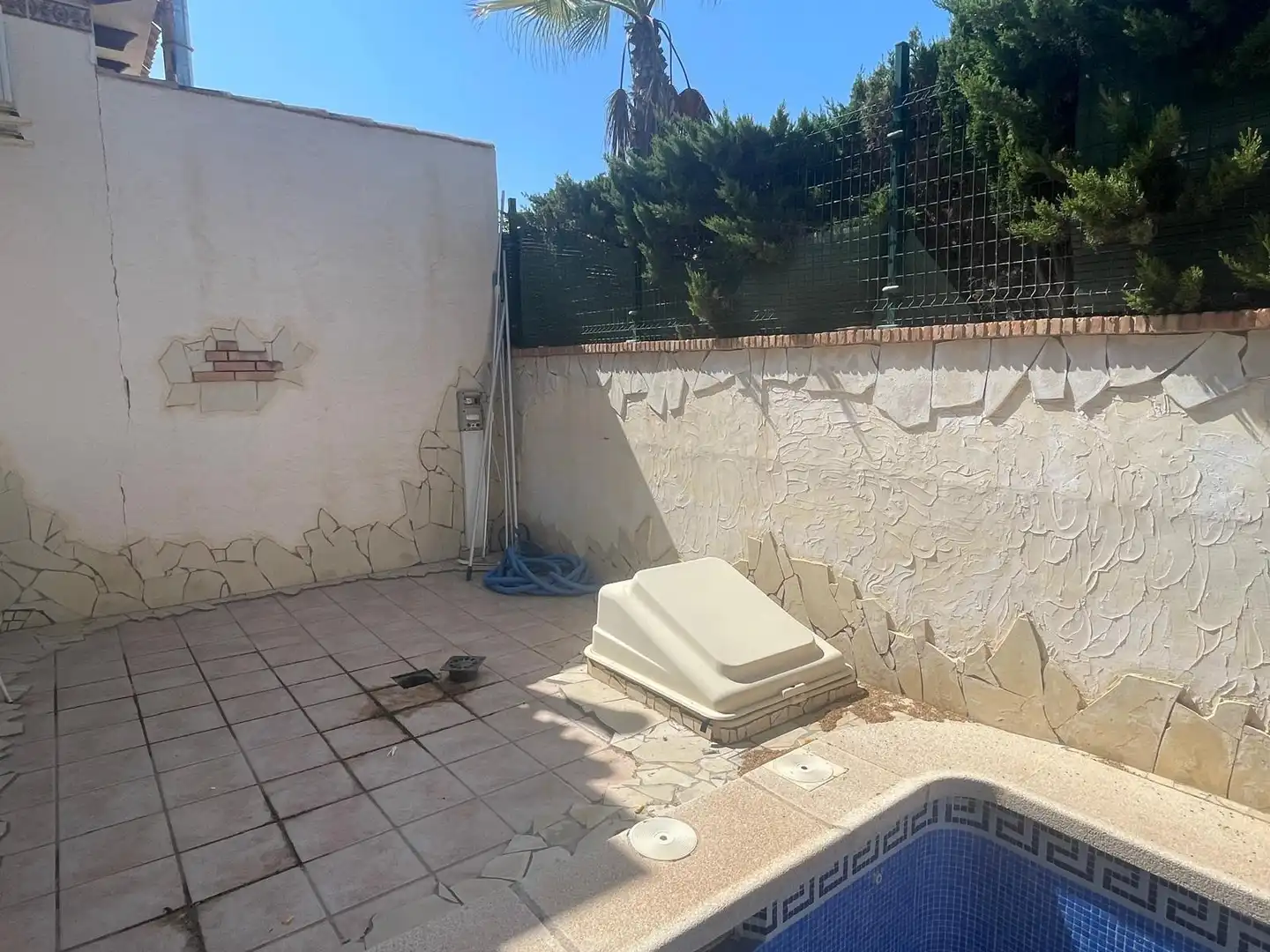 Piscina de Casa adosada en venda en Torrevieja amb Aire condicionat, Calefacció i Jardí privat