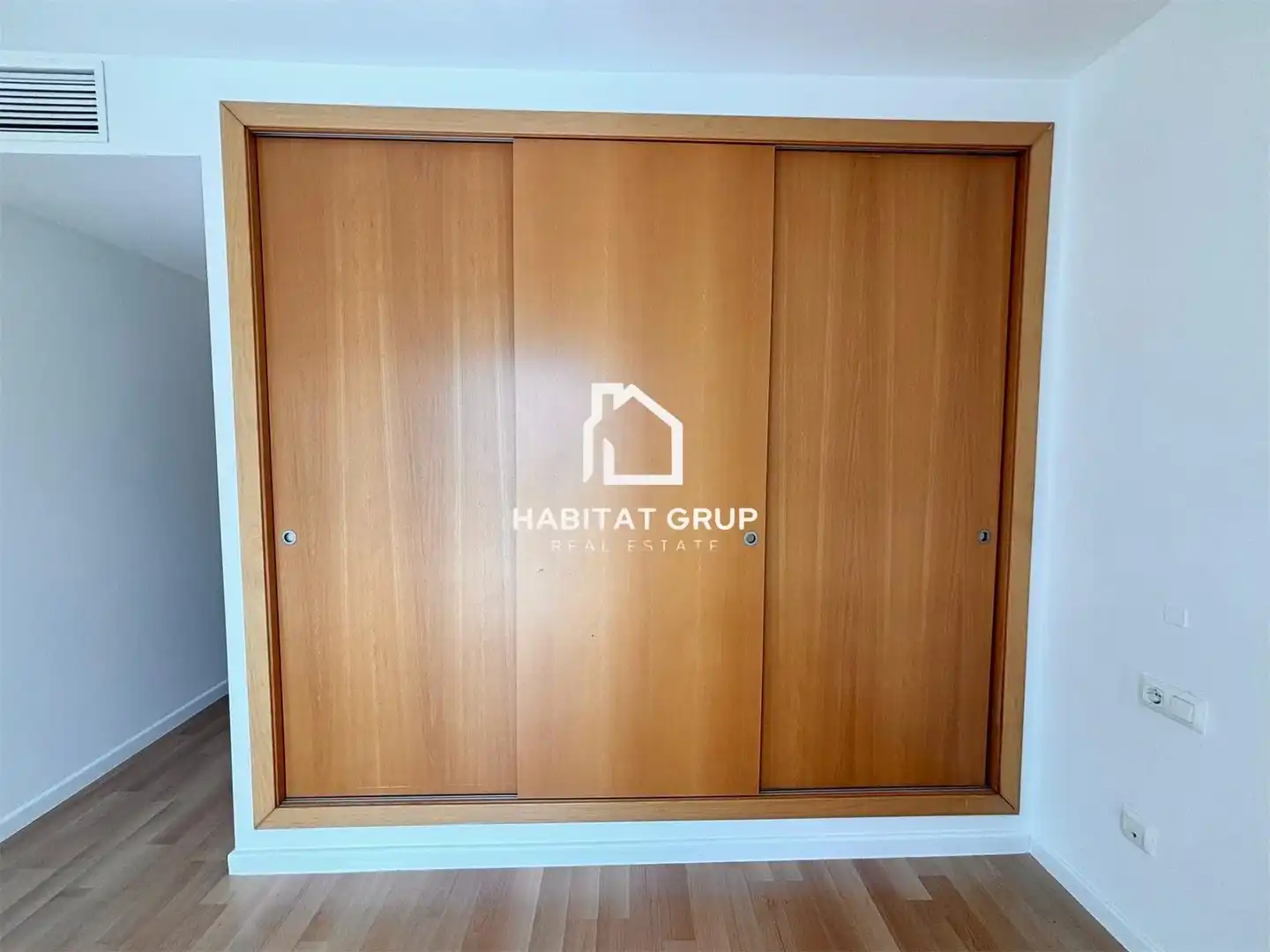 Exterior view of Flat for sale in Maó - Mahón  with Air Conditioner