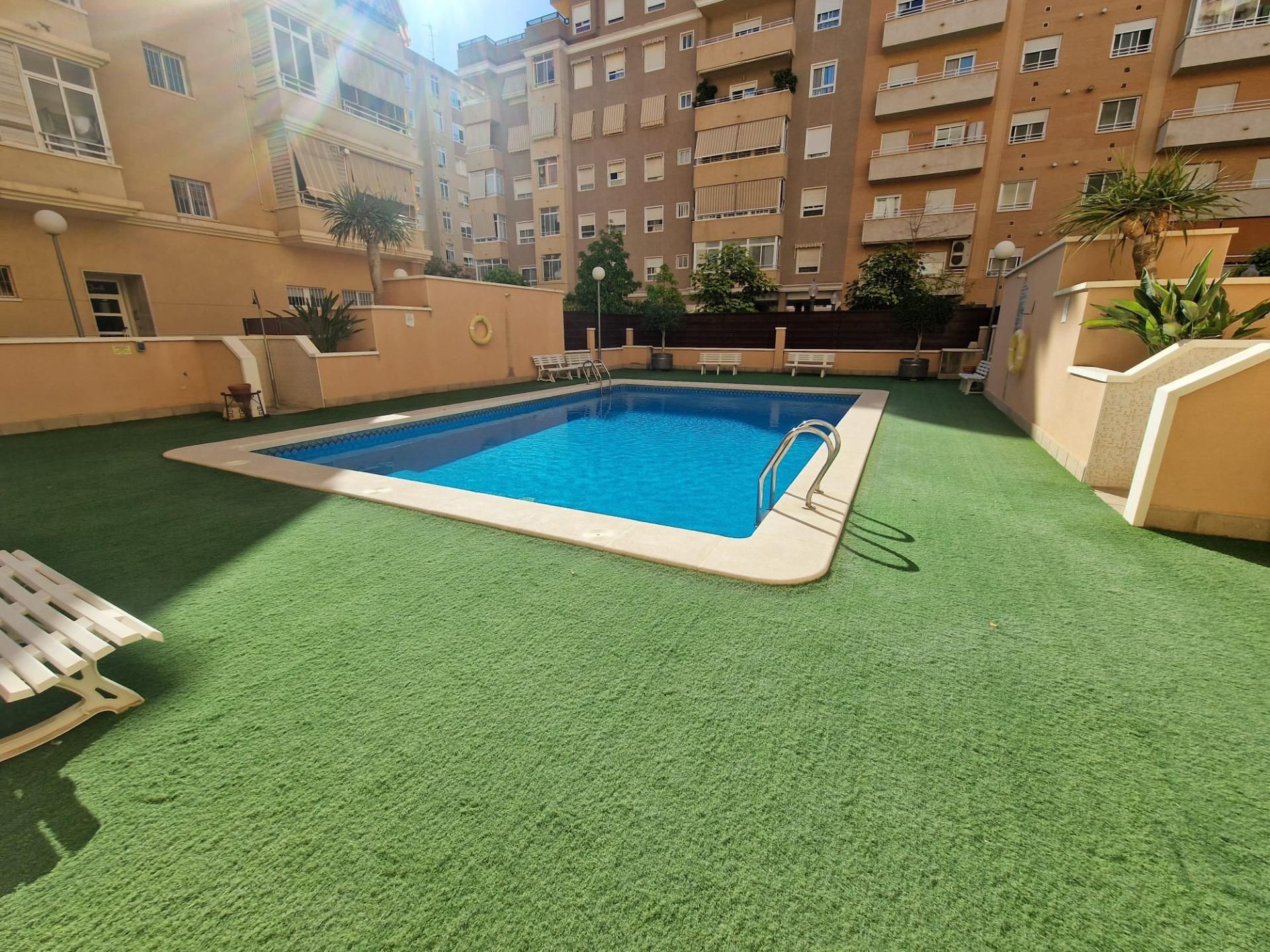 Piscina de Àtic de lloguer en Elche / Elx amb Aire condicionat, Calefacció i Jardí privat