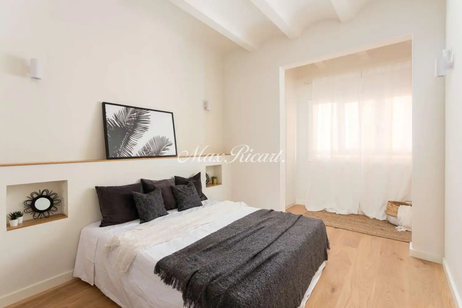 Bedroom of Flat for sale in Barcelona  with Air Conditioner, Heating and Balcony