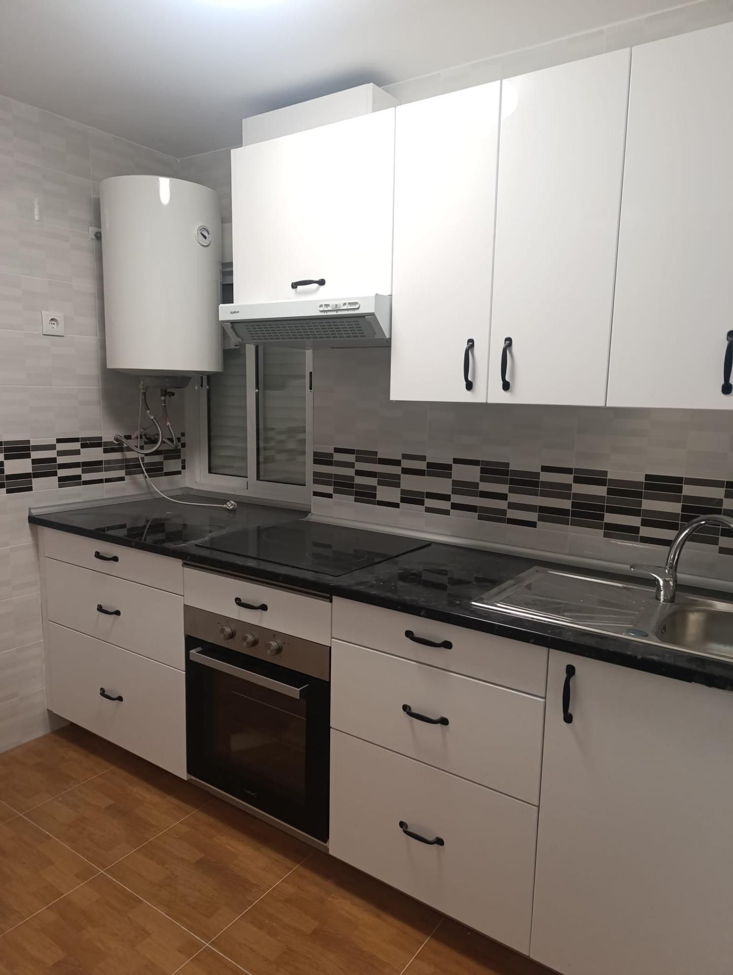 Kitchen of Flat for sale in Valdepeñas  with Balcony