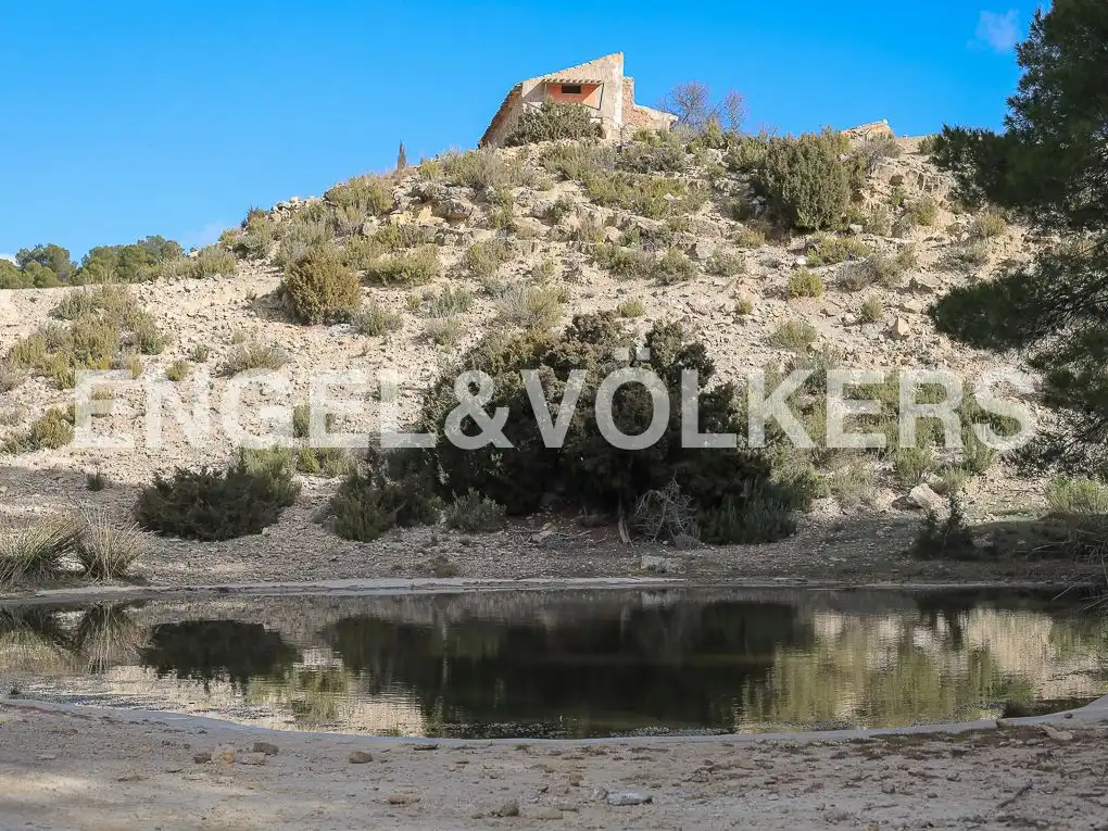 Finca rústica en venda en Ayora amb Jardí privat, Parquet i Terrassa
