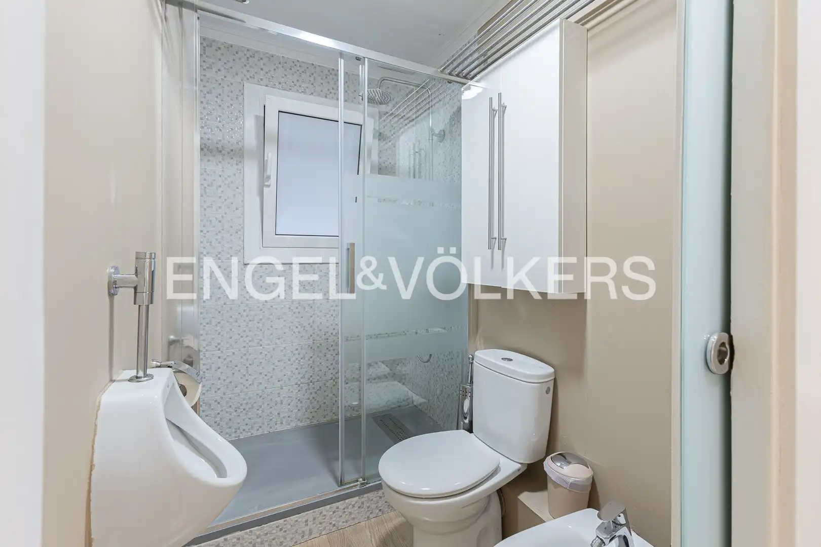 Bathroom of Flat for sale in Barcelona  with Air Conditioner, Heating and Parquet flooring