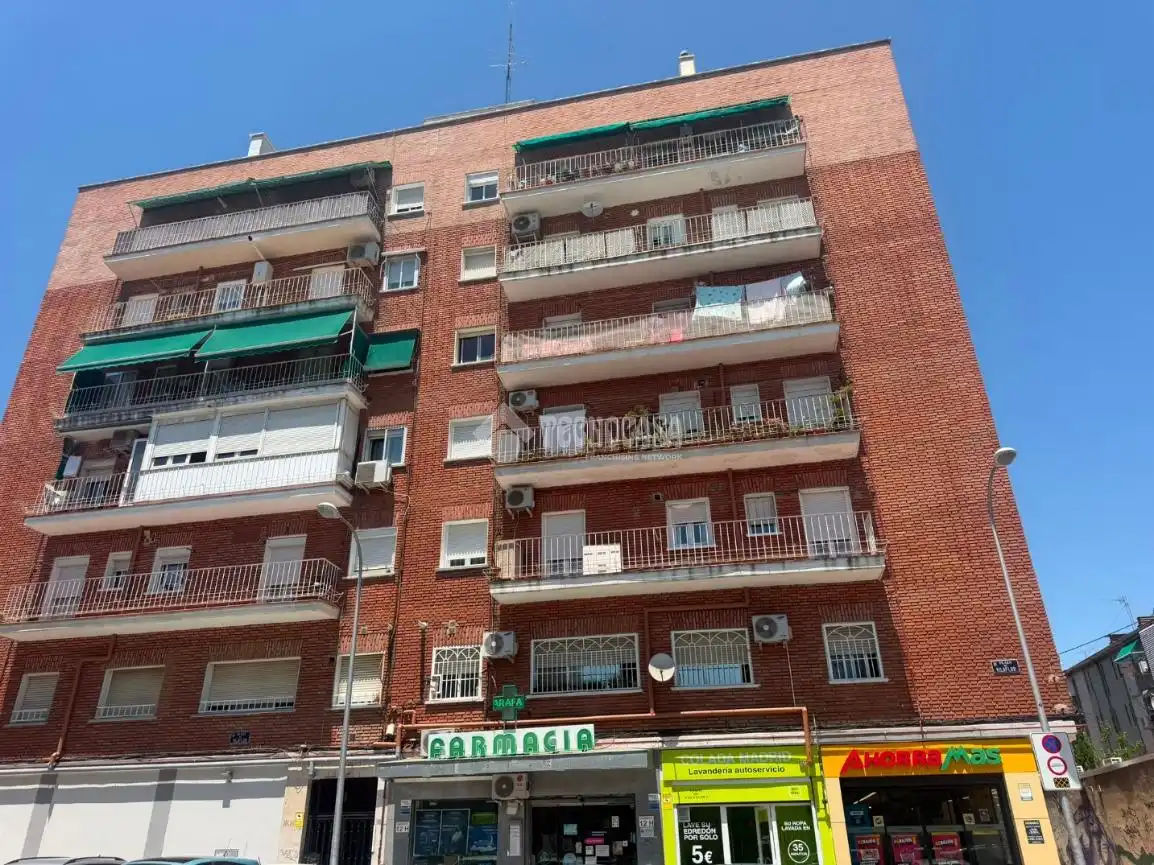 Vista exterior de Pis en venda en Madrid