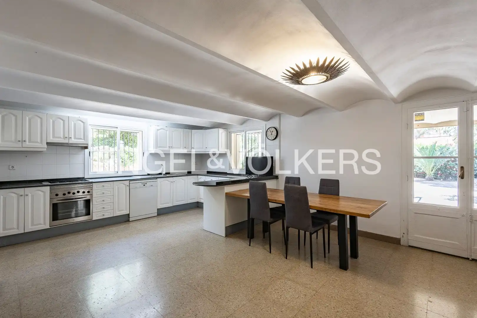 Cocina de Casa o chalet en venta en Sant Boi de Llobregat con Aire acondicionado, Calefacción y Jardín privado