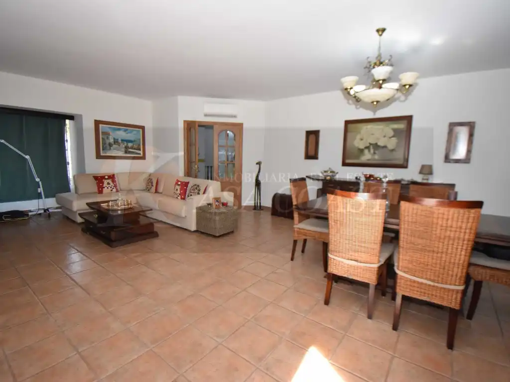 Sala d'estar de Casa o xalet en venda en Mijas amb Aire condicionat, Jardí privat i Terrassa