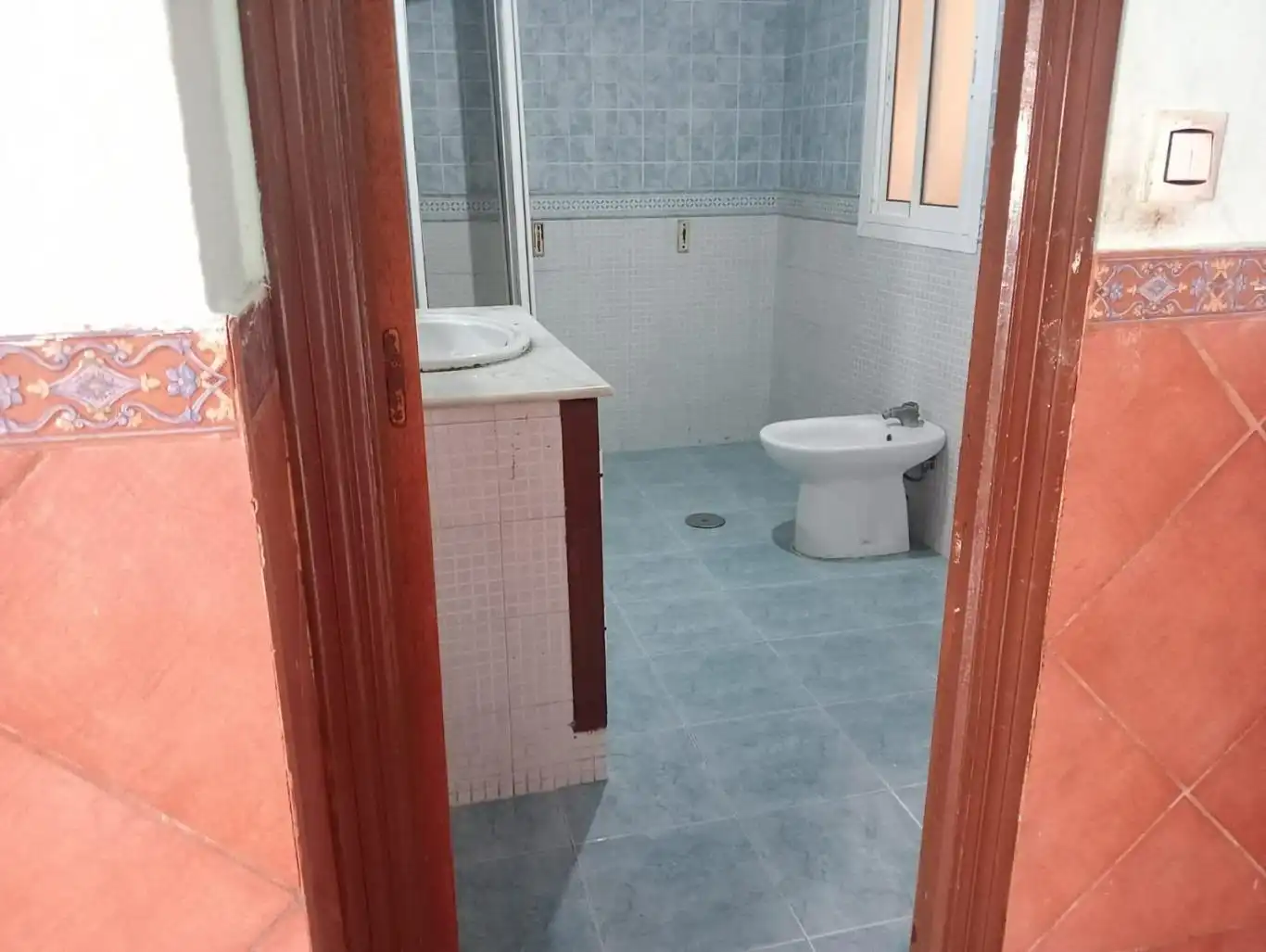 Baño de Piso en venta en Algeciras con Terraza