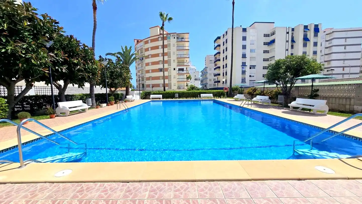 Schwimmbecken von Wohnungen zum Verkauf in Gandia mit Klimaanlage, Terrasse und Möbliert