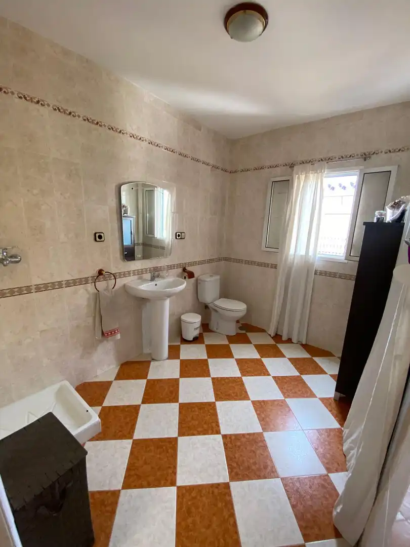 Bany de Casa adosada en venda en Mairena del Aljarafe amb Jardí privat