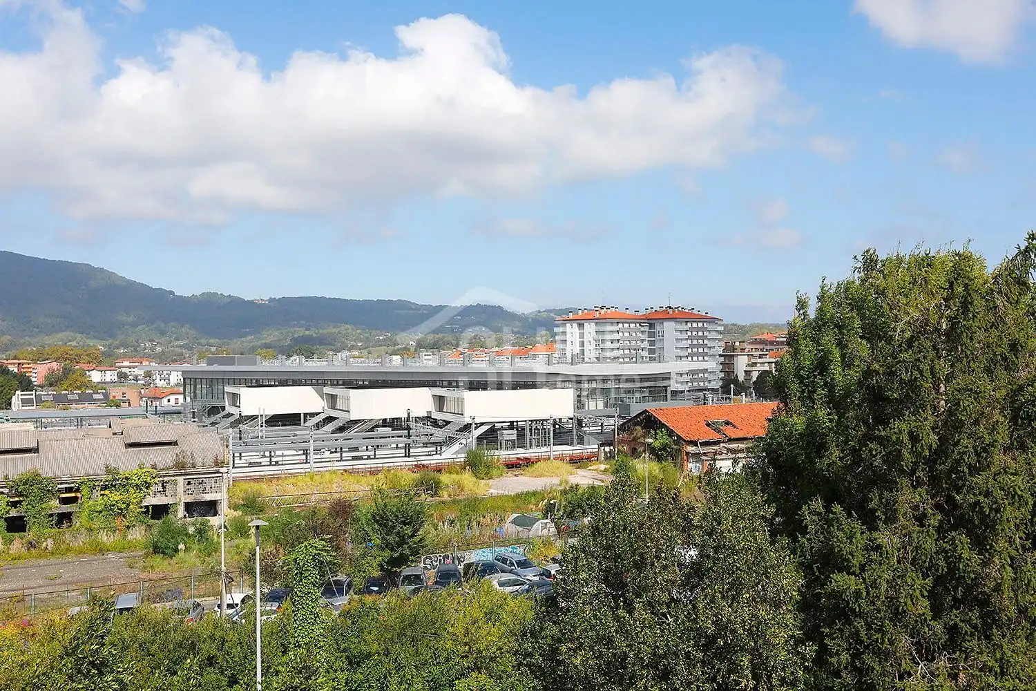 Aparcament de Pis en venda en Irun  amb Calefacció, Terrassa i Traster