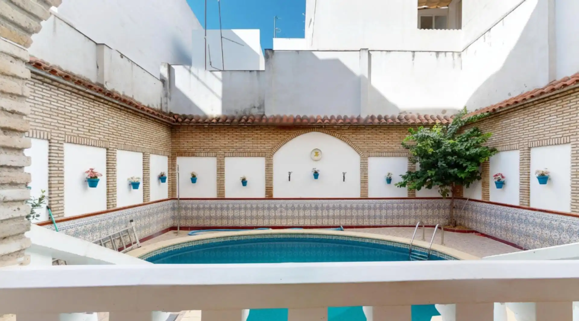 Piscina de Casa o xalet en venda en Córdoba amb Jardí privat, Terrassa i Traster