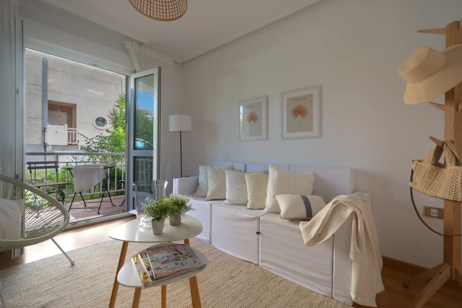 Sala d'estar de Casa o xalet en venda en Avilés amb Calefacció, Jardí privat i Parquet