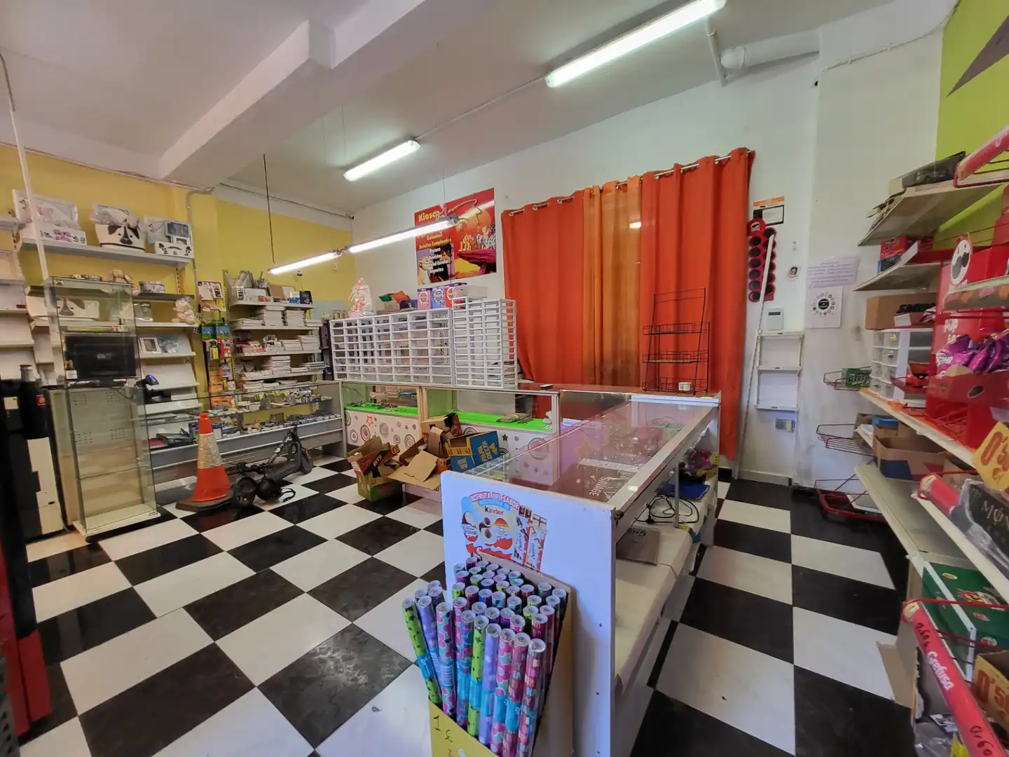 Locale commerciale in cessione a Silla