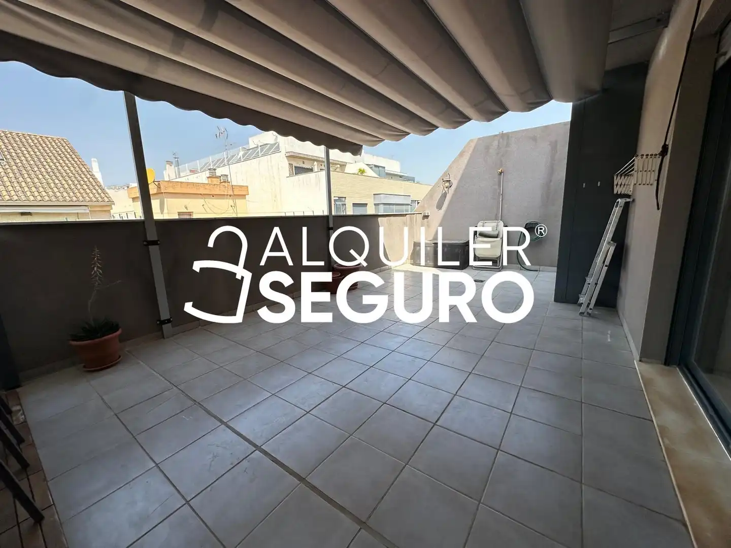 Vista exterior de Ático de alquiler en Paiporta con Aire acondicionado, Calefacción y Terraza