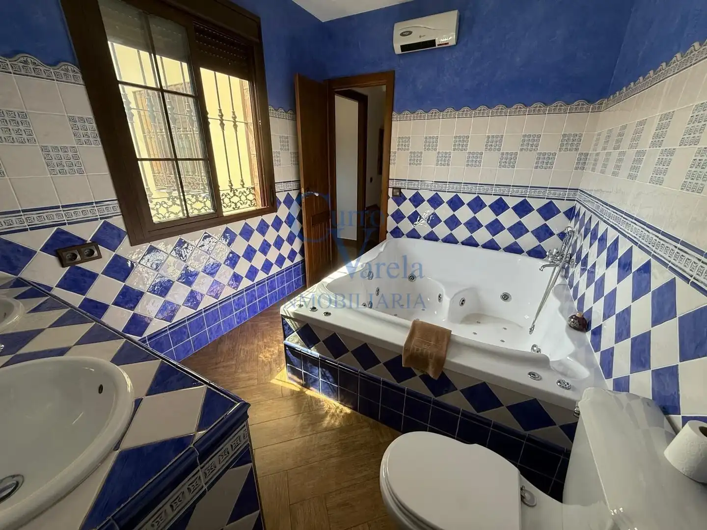 Badezimmer von Haus oder Chalet zum Verkauf in Dos Hermanas mit Klimaanlage, Heizung und Abstellraum