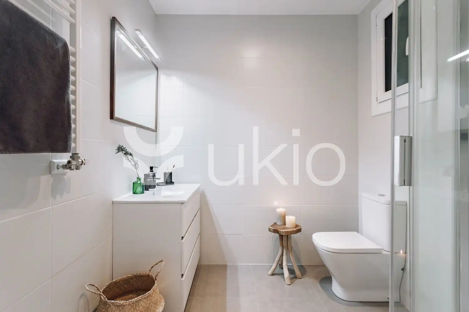 Baño de Apartamento de alquiler en Barcelona con Aire acondicionado, Calefacción y Amueblado