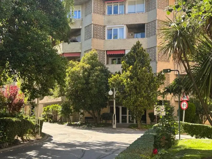 Vista exterior de Piso en venta en Majadahonda con Aire acondicionado, Calefacción y Horno