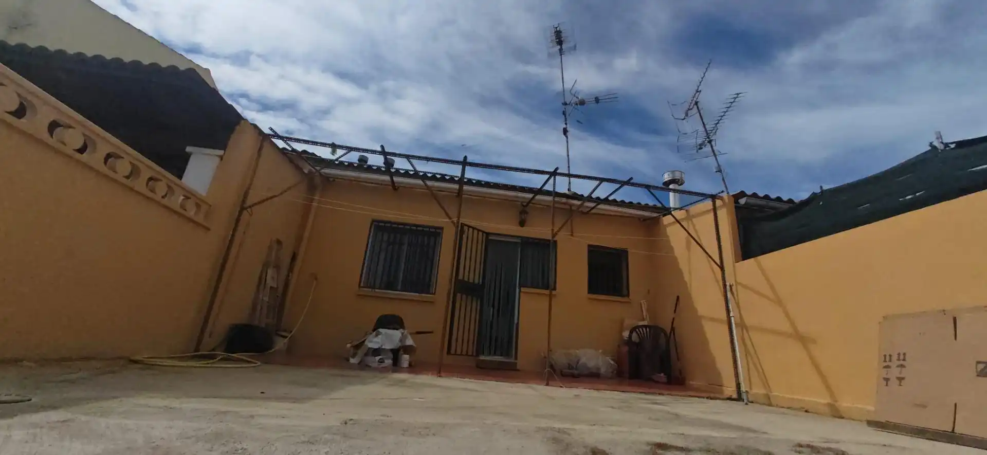 Vista exterior de Casa adosada en venda en Albinyana amb Aire condicionat, Calefacció i Jardí privat