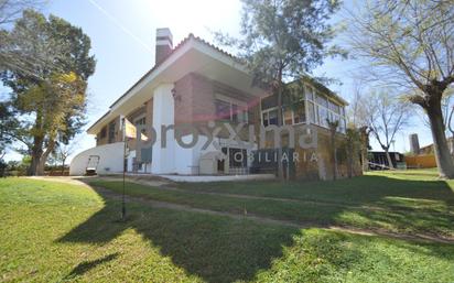 Exterior view of House or chalet for sale in Alcalá de Guadaira  with Air Conditioner, Private garden and Storage room