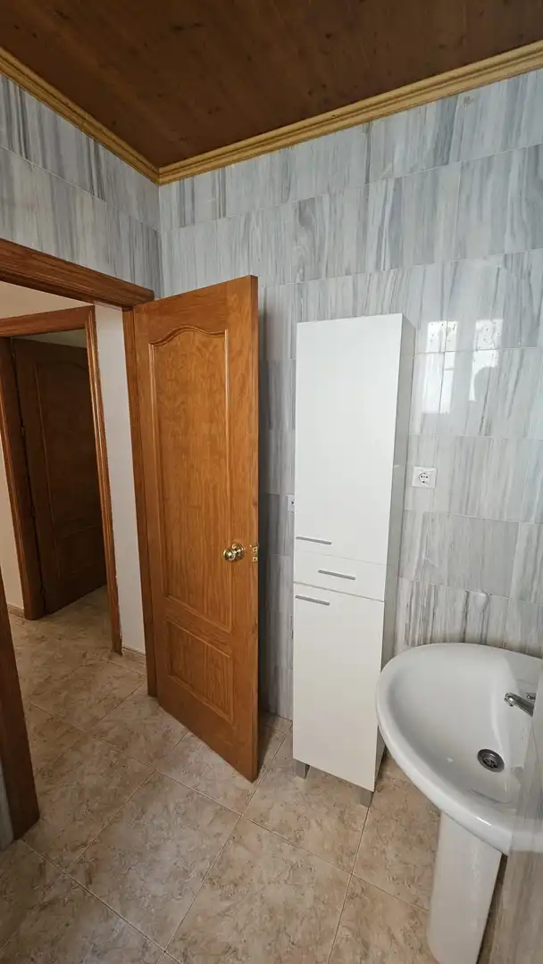 Badezimmer von Wohnung zur Miete in Fines