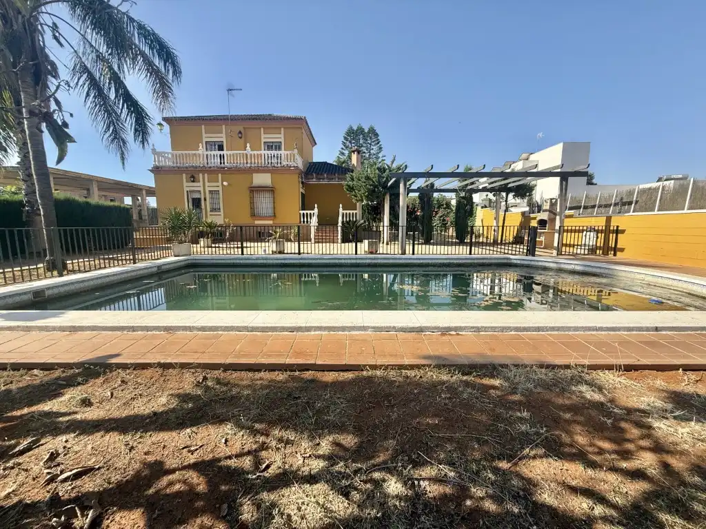 Piscina de Casa o chalet en venta en Mairena del Alcor con Amueblado y Balcón